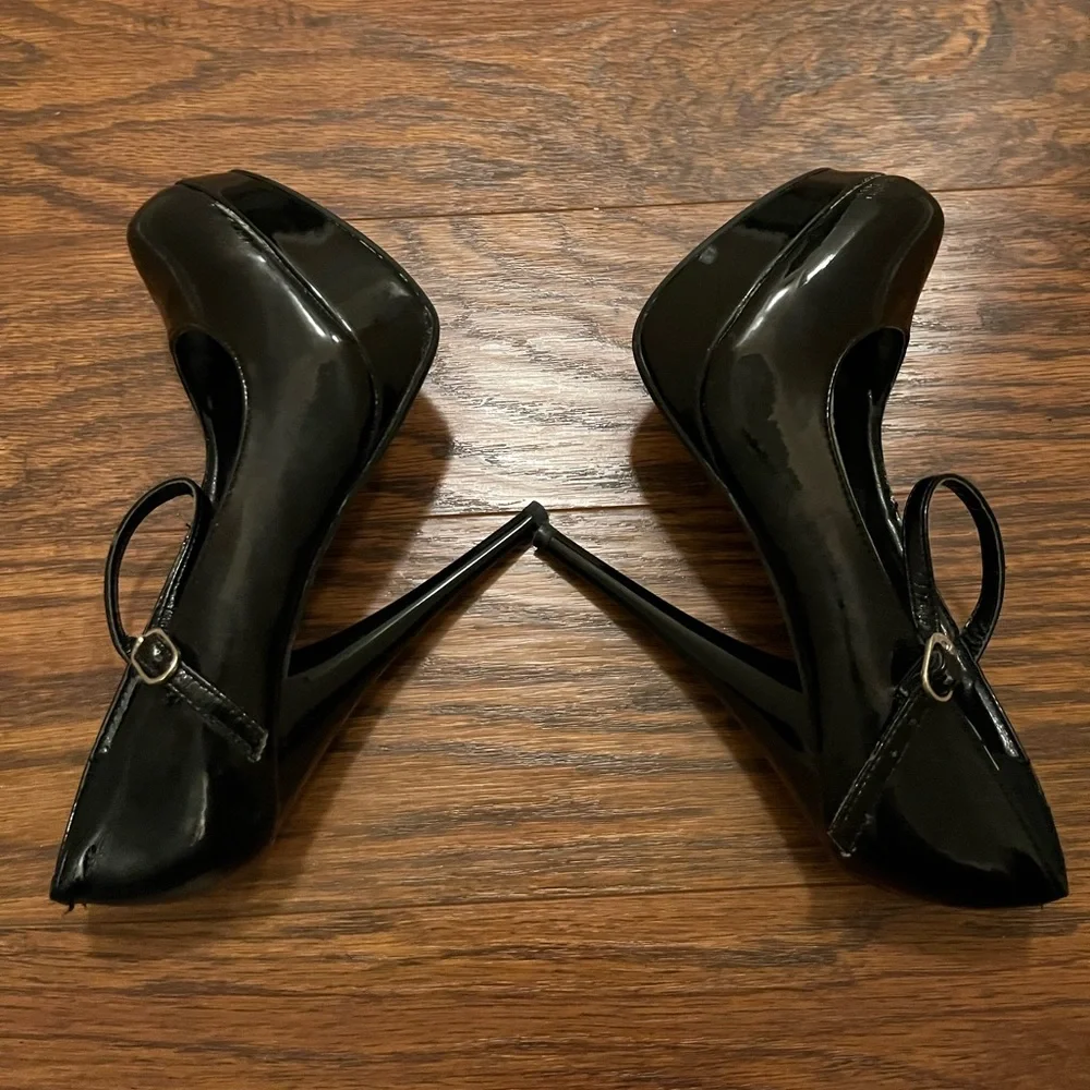 HERSTYLE GLOSSY BLACK BUCKLE STRAP HEELS